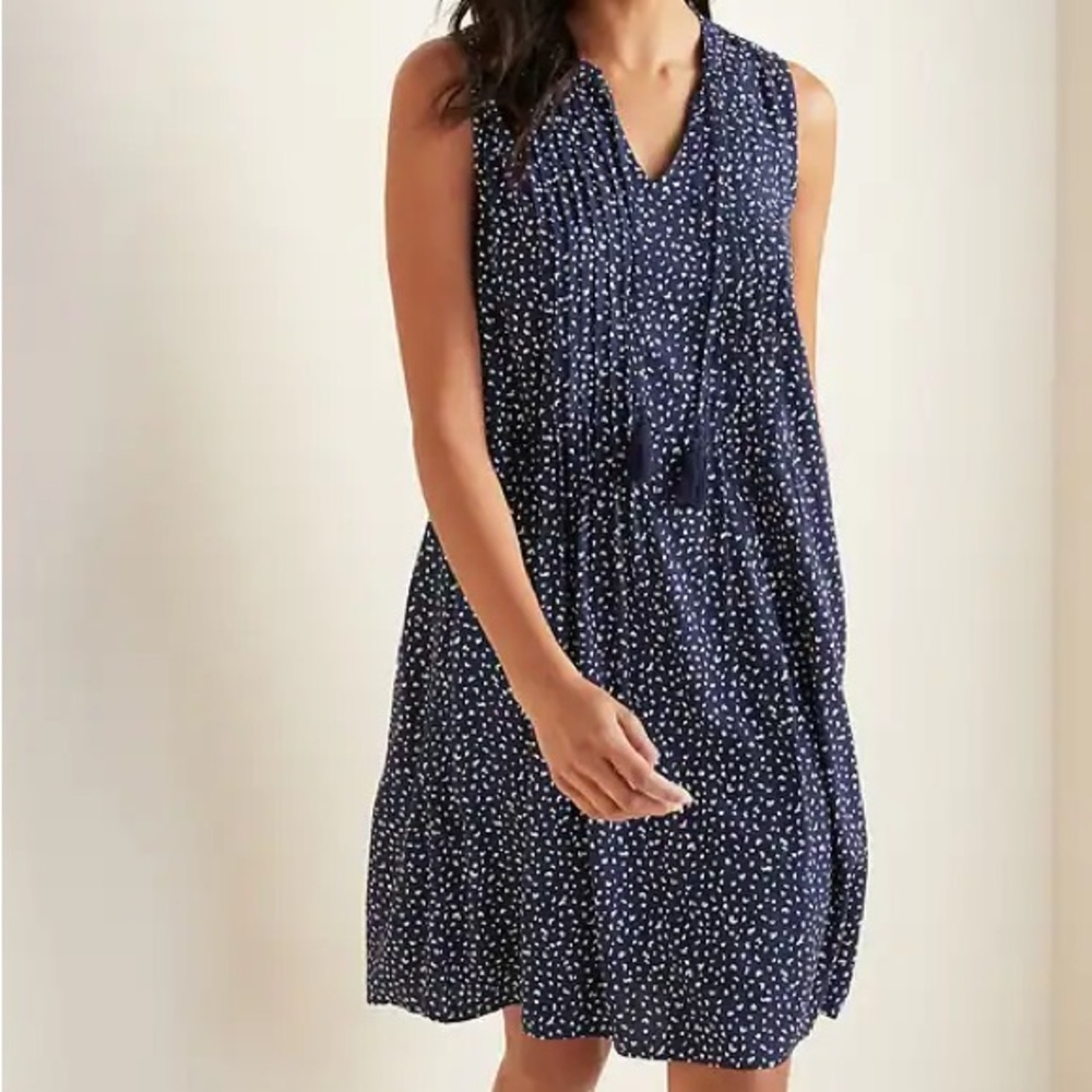 Old Navy Sleeveless Tie-Neck Swing Dress